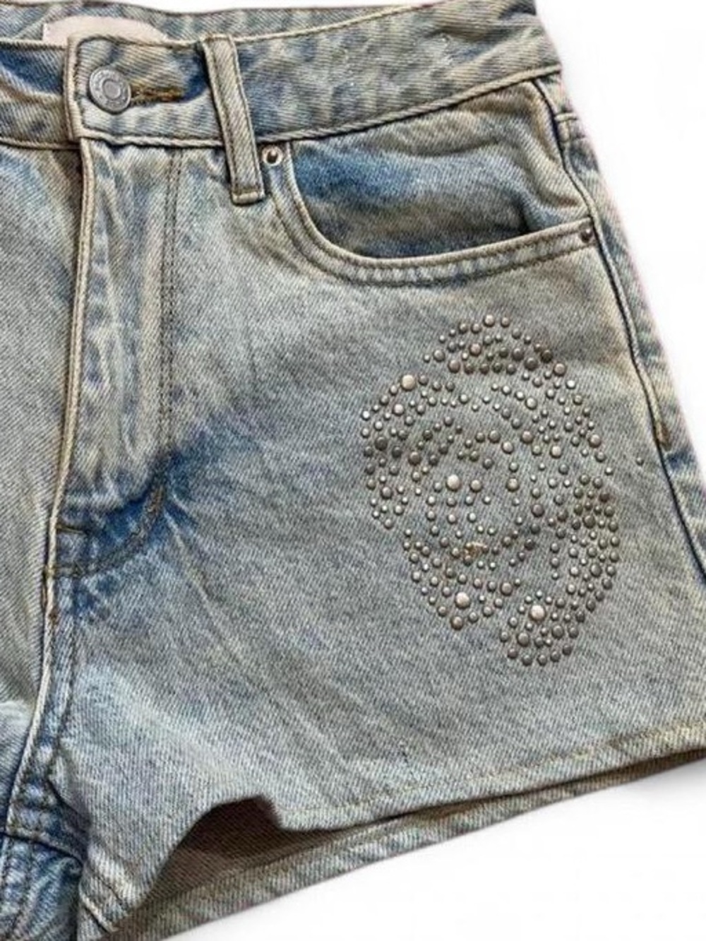 High Rise Jean Shorts/Silver Stud Rose Leaf Design Light Wash Size 24 Pacsun